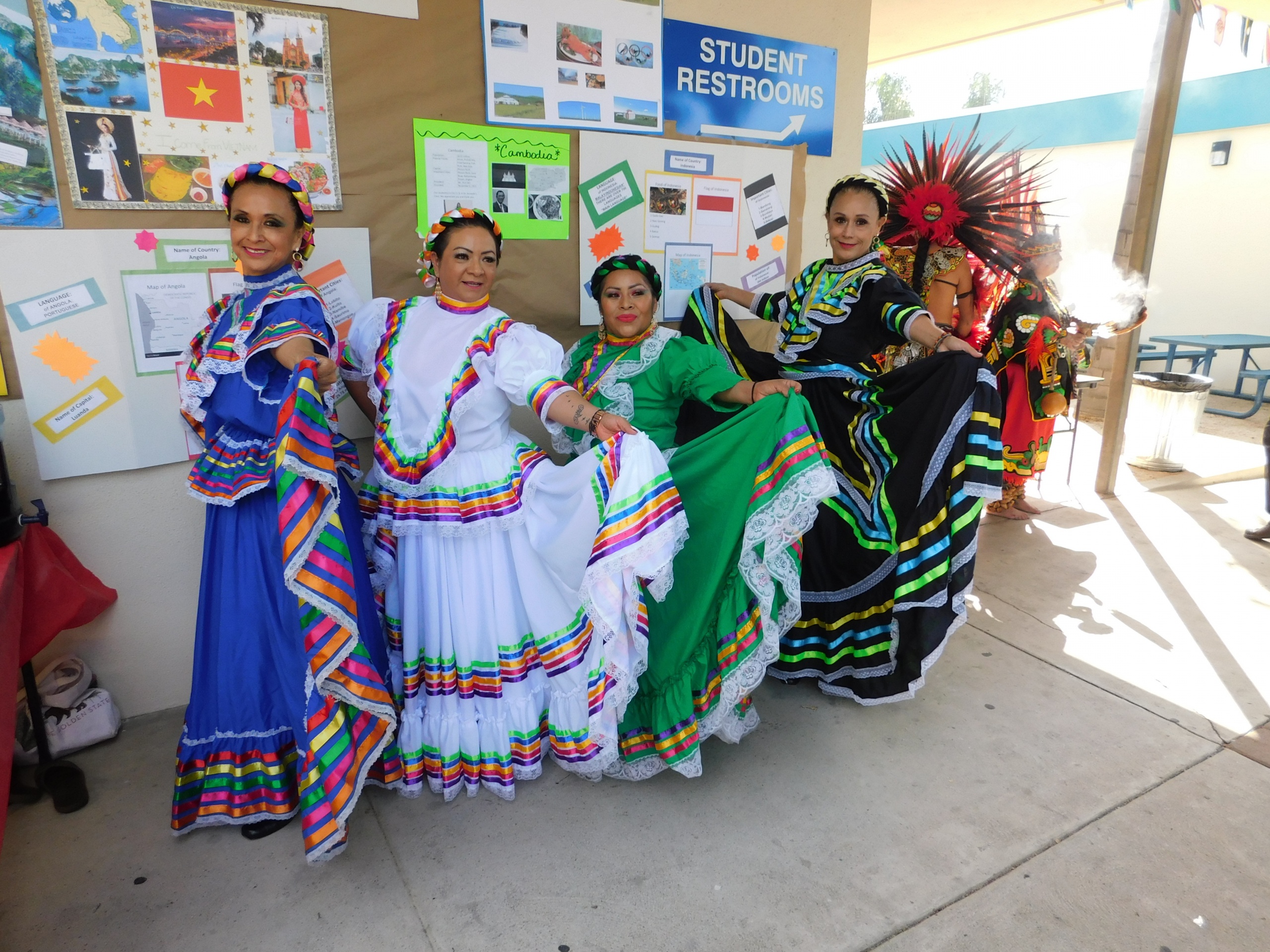 Mexican Folkloric dancers